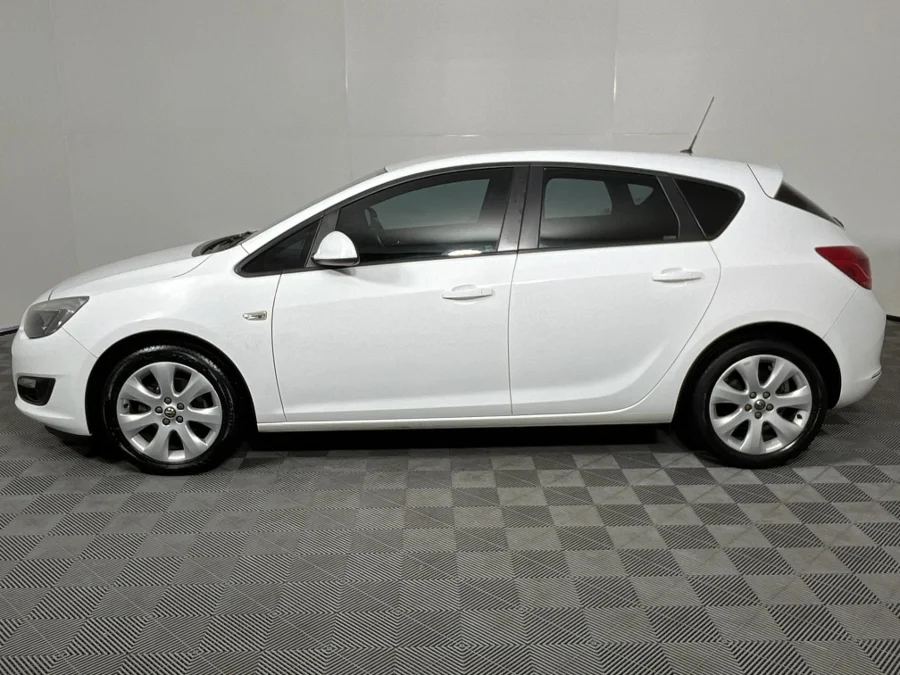 Used 2015 Opel Astra hatch 1.4 Turbo Essentia - WeBuyCars  Witbank