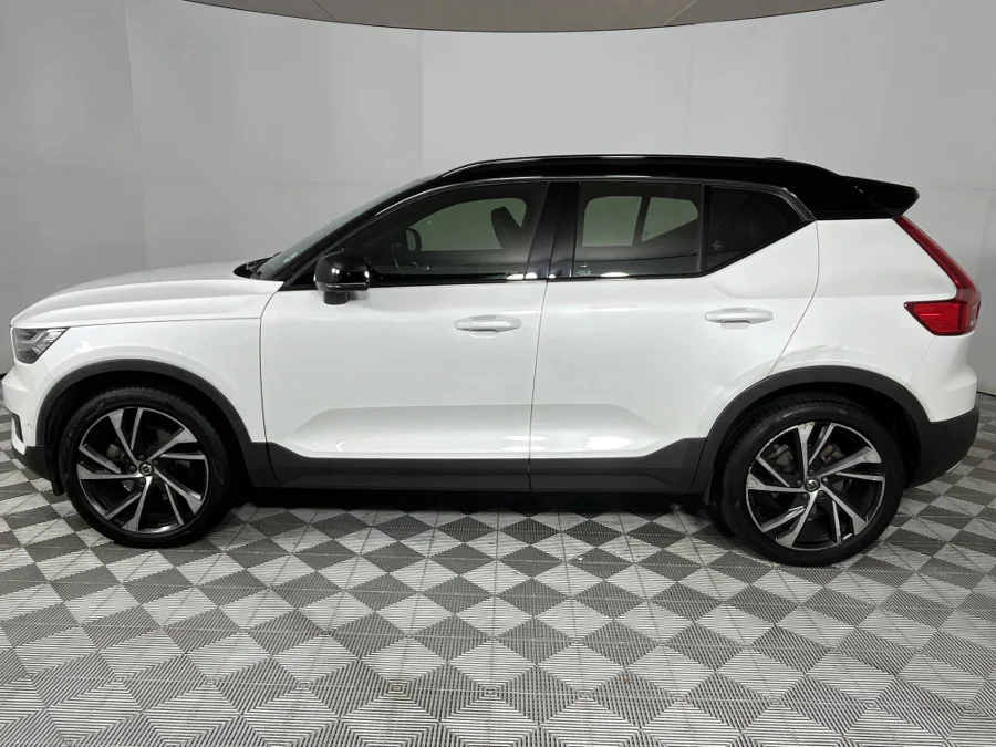 Used 2018 Volvo XC40 D4 AWD Momentum - WeBuyCars Lansdowne