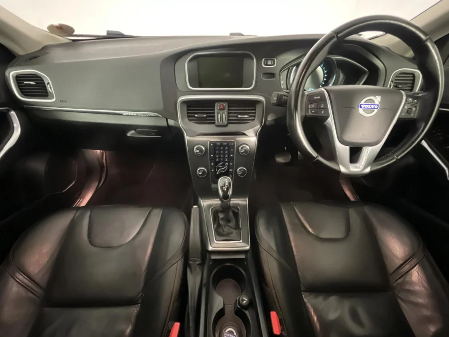 Used 2013 Volvo V40 Cross Country T5 AWD Excel - WeBuyCars Lansdowne