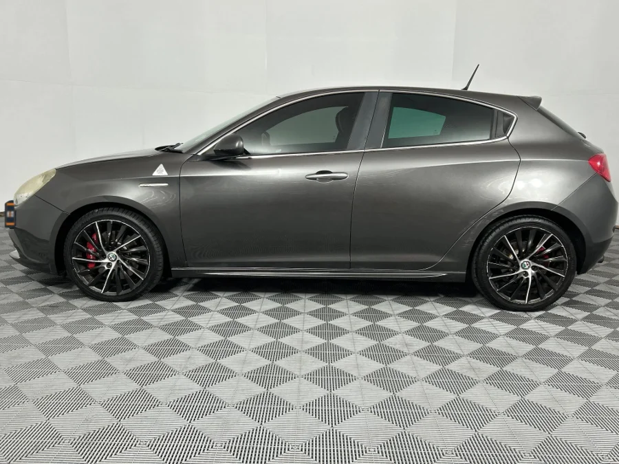 Used 2013 Alfa Romeo Giulietta 1750TBi Quadrifoglio Verde - WeBuyCars Lansdowne