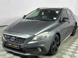 Used 2015 Volvo V40 Cross Country T4 Momentum auto