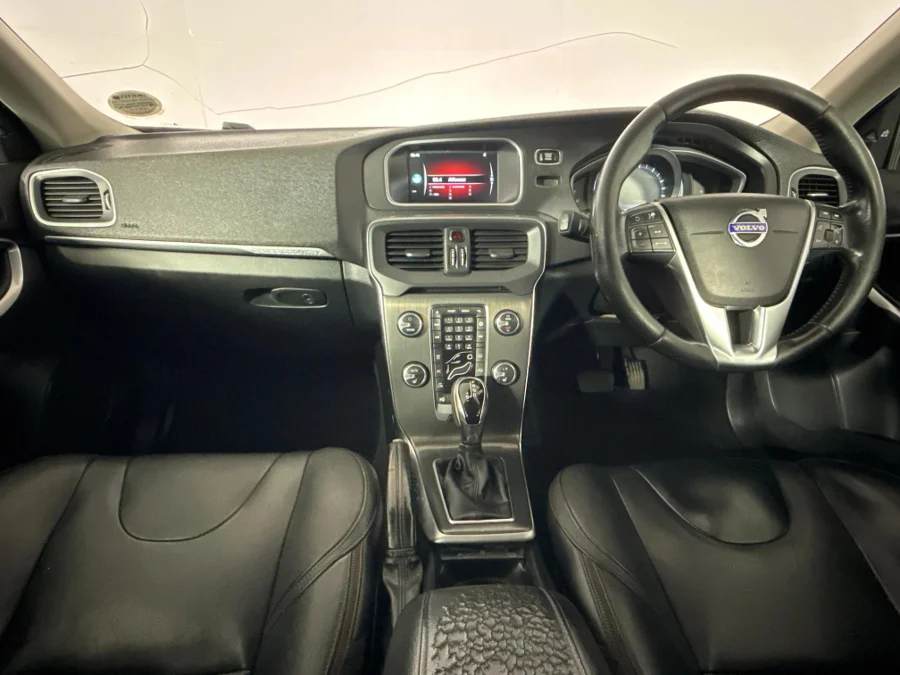 Used 2015 Volvo V40 Cross Country T4 Momentum auto - WeBuyCars Durban