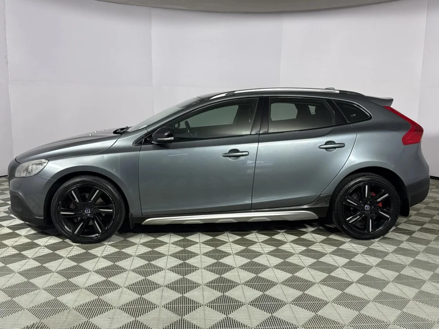 Used 2015 Volvo V40 Cross Country T4 Momentum auto - WeBuyCars Durban