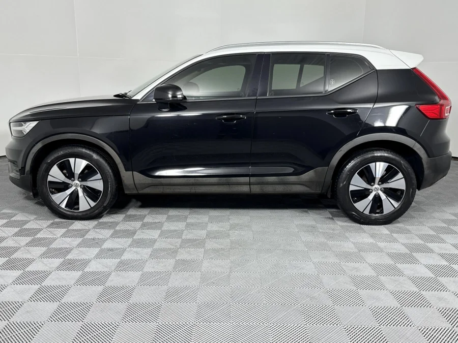 Used 2021 Volvo XC40 T3 Momentum - WeBuyCars Montana