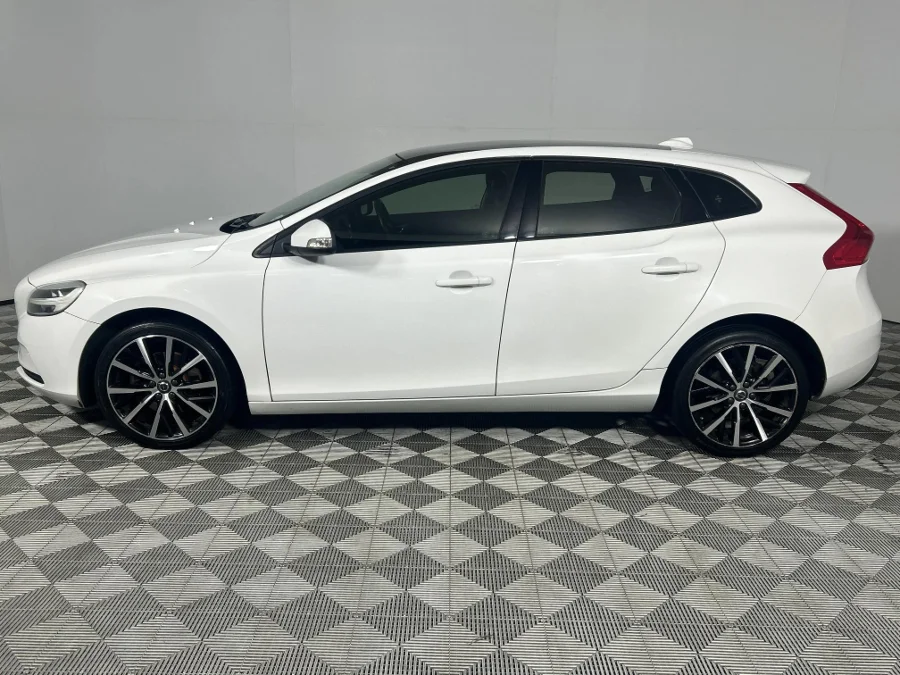 Used 2018 Volvo V40 D2 Kinetic - WeBuyCars Lansdowne