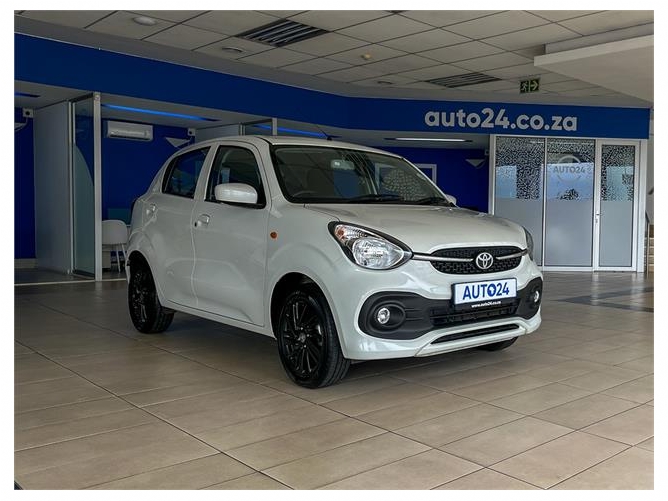 Used 2025 Toyota Vitz 1.0 XR manual