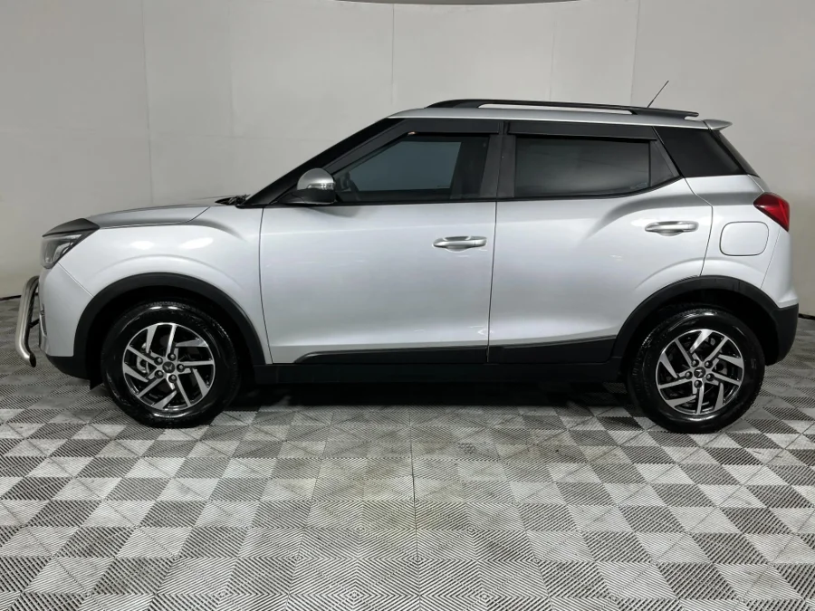 Used 2025 Mahindra XUV300 1.2T W8 - WeBuyCars The Dome