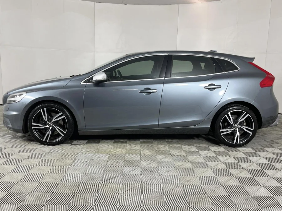 Used 2019 Volvo V40 D4 R-Design - WeBuyCars Vereeniging