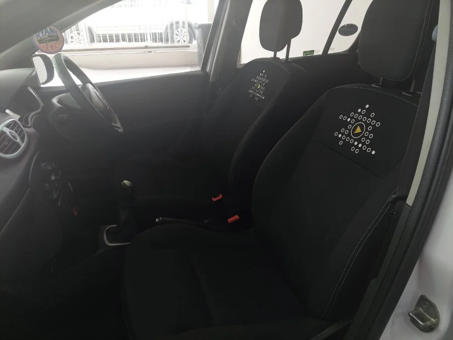 Used 2012 Renault Clio 1.6 Yahoo! - Mekor Suzuki Constantiaberg Used 2012 Renault Clio 1.6 Yahoo! - Mekor Suzuki Constantiaberg