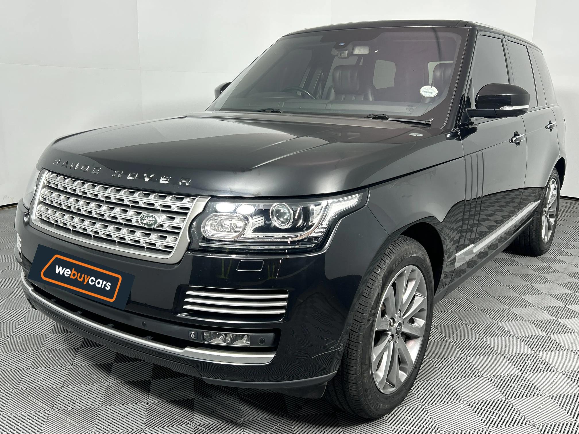 Used 2014 Land Rover Range Rover Vogue SE P525