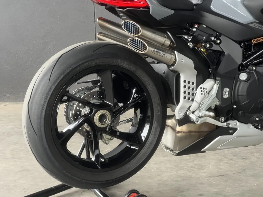 MV AGUSTA BRUTALE 1000 - FAST KTM