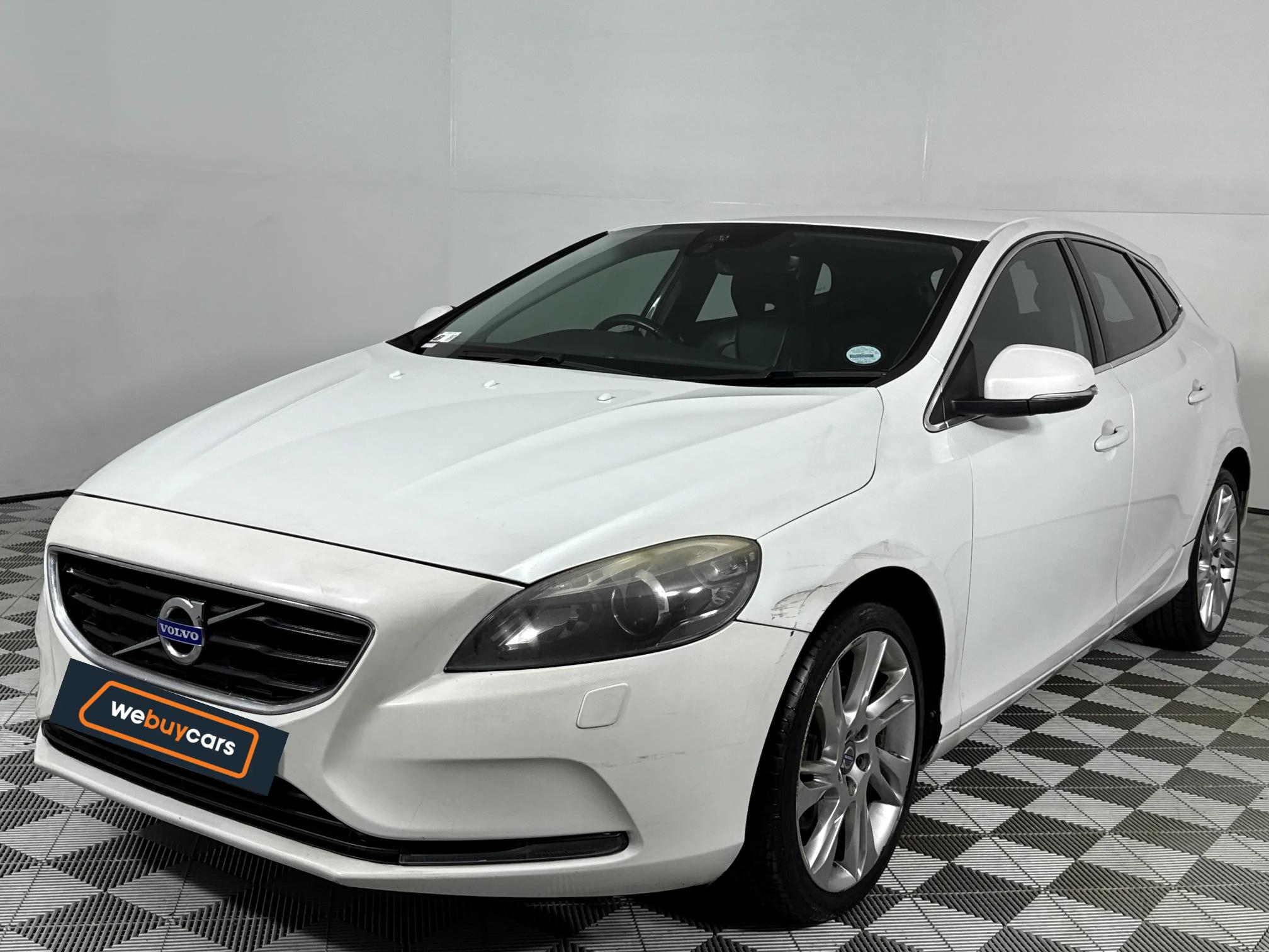 Used 2015 Volvo V40 T3 Momentum auto