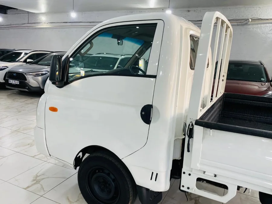 Used 2014 Hyundai H-100 Bakkie 2.5TCi deck - Marshalltown Auto Ridez Used 2014 Hyundai H-100 Bakkie 2.5TCi deck - Marshalltown Auto Ridez