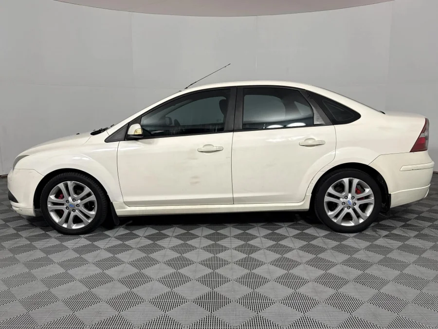 Used 2009 Ford Focus 2.0 4-door Trend auto - WeBuyCars Richmond