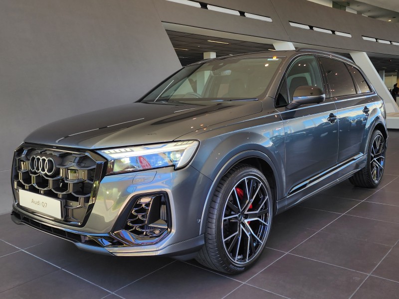 New 2026 Audi Q7 55TFSI quattro Black Edition