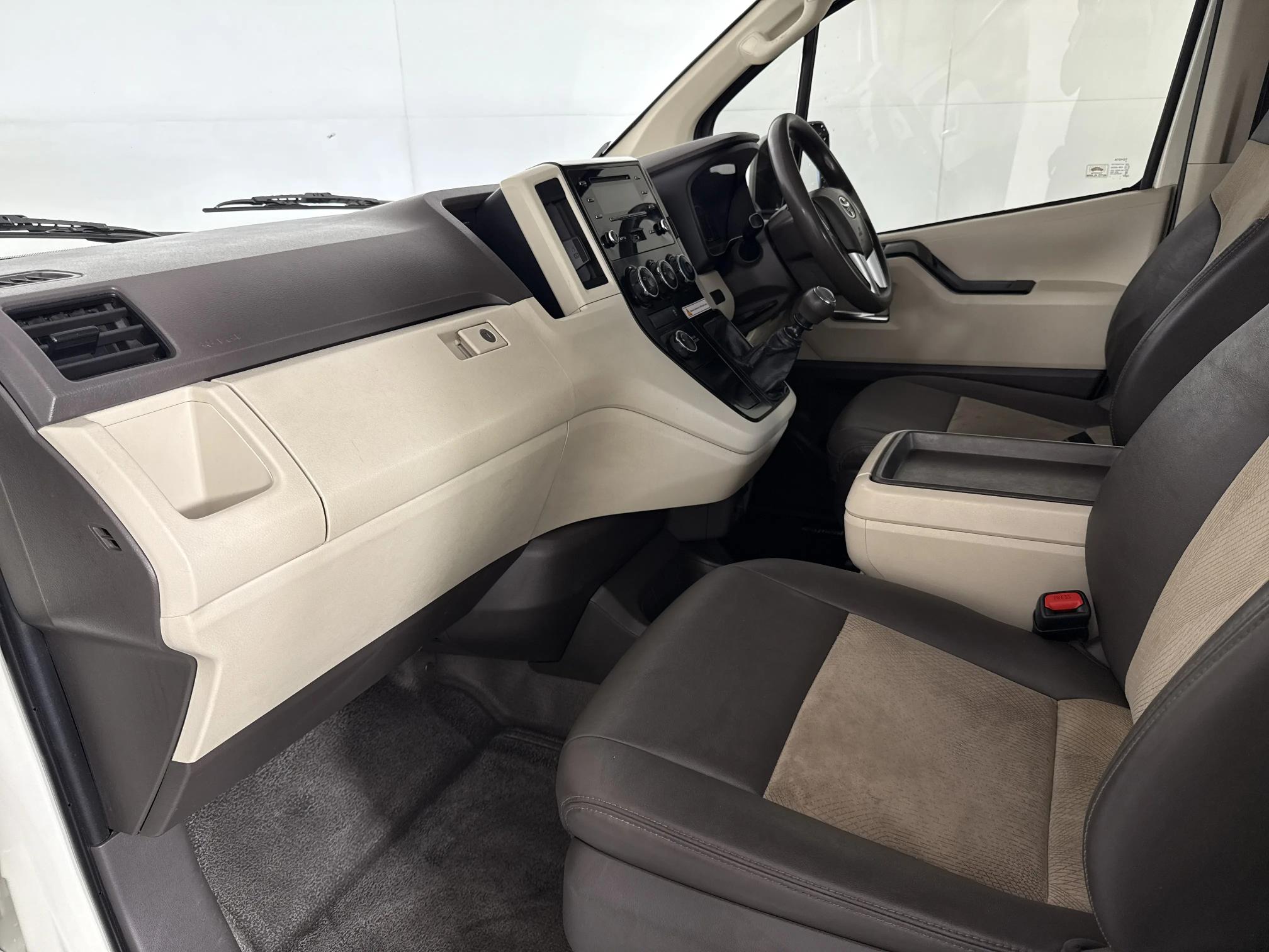 Used 2020 Toyota Quantum 2.8 LWB bus 11-seater GL | Junk Mail Marketplace