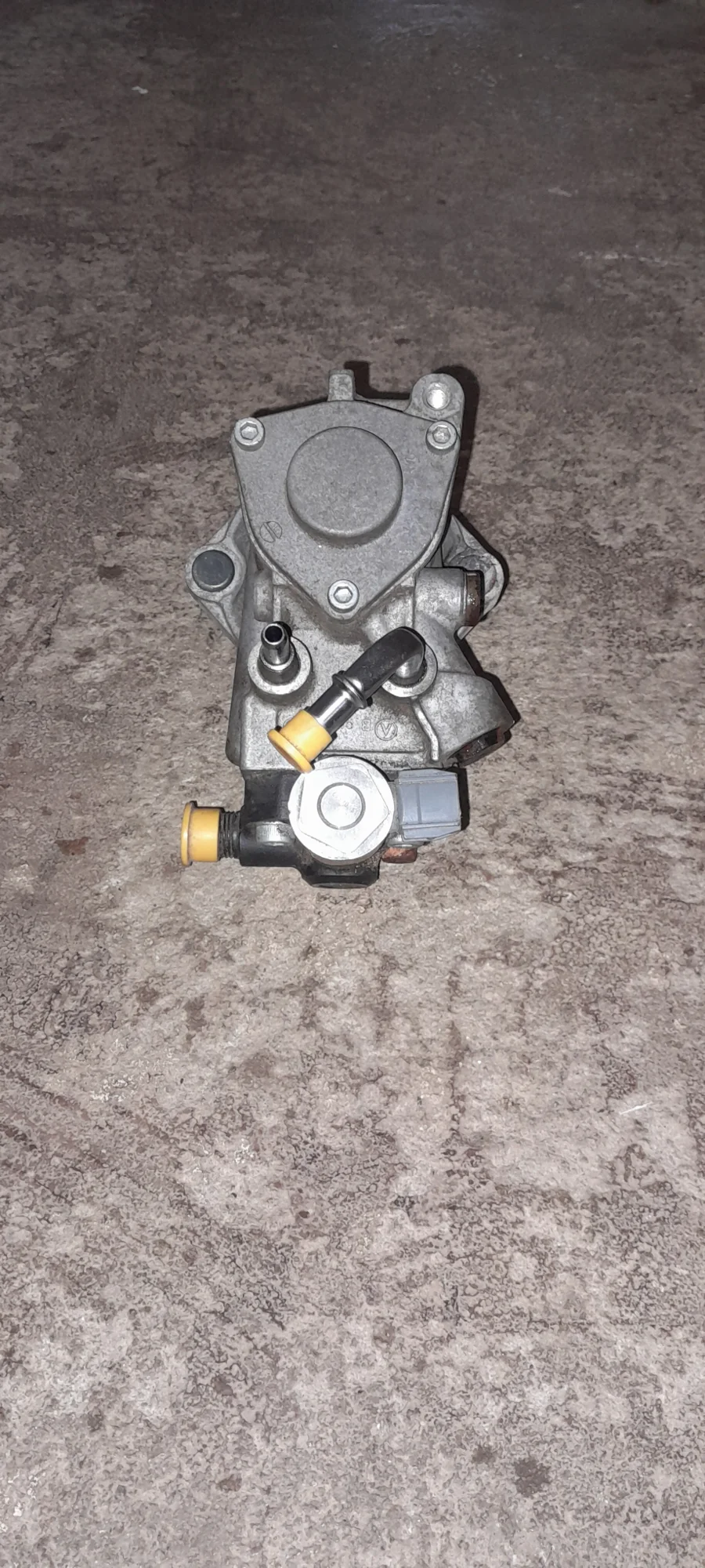 Diesel Pump Volvo S60, V60, XC60, S80 - Private Seller Diesel Pump Volvo S60, V60, XC60, S80 - Private Seller