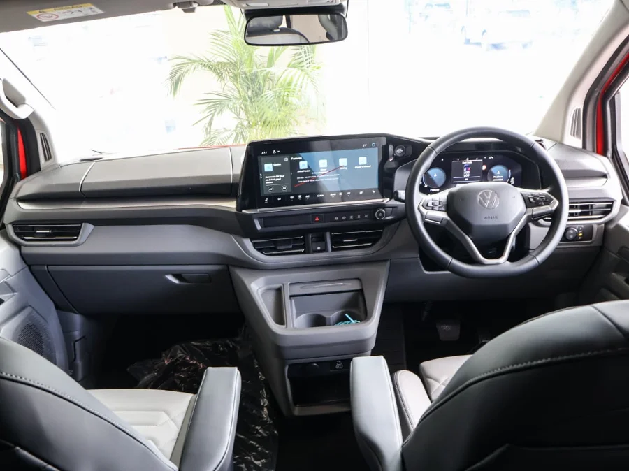 New 2026 Volkswagen Transporter 2.0TDI Kombi SWB Style 4Motion - VW Commercial Hatfield New New 2026 Volkswagen Transporter 2.0TDI Kombi SWB Style 4Motion - VW Commercial Hatfield New
