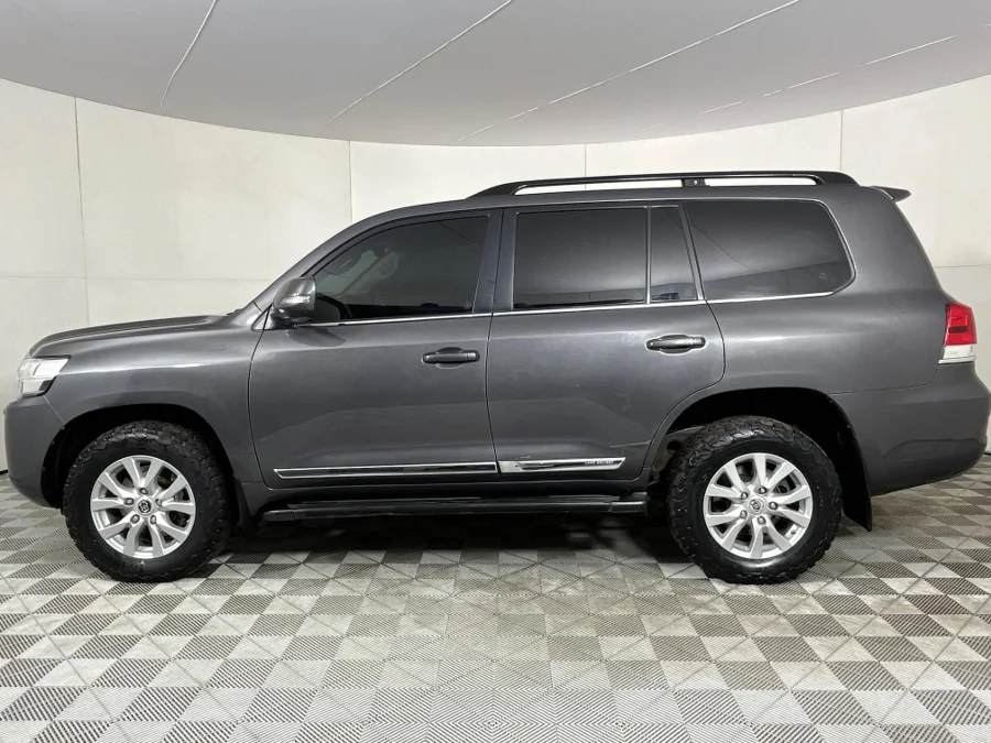 Used 2017 Toyota Land Cruiser 200 4.5D-4D V8 VX - WeBuyCars Vereeniging Used 2017 Toyota Land Cruiser 200 4.5D-4D V8 VX - WeBuyCars Vereeniging