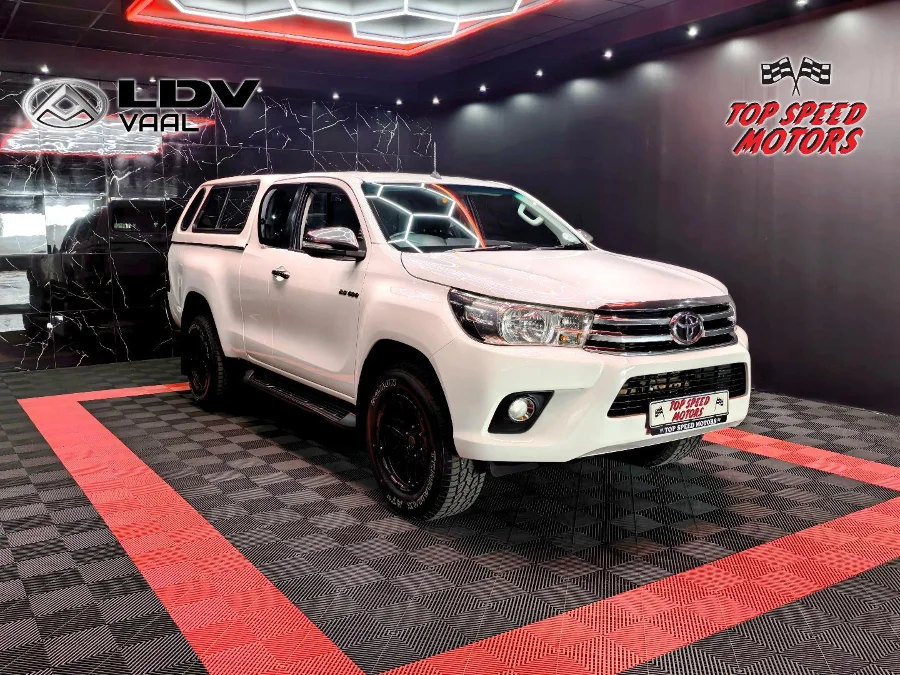 Used 2017 Toyota Hilux 2.8GD-6 Xtra cab 4x4 Raider Dakar - Top Speed Motors Used 2017 Toyota Hilux 2.8GD-6 Xtra cab 4x4 Raider Dakar - Top Speed Motors