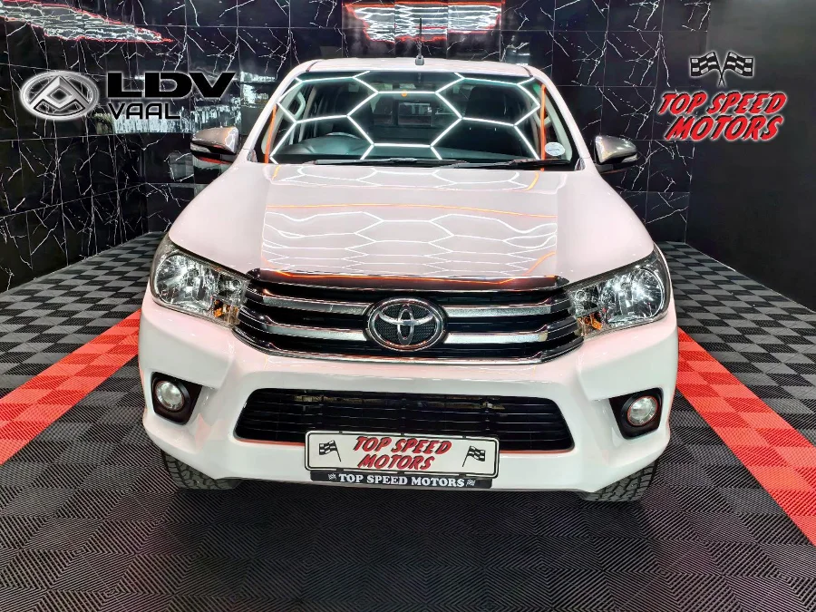 Used 2017 Toyota Hilux 2.8GD-6 Xtra cab 4x4 Raider Dakar - Top Speed Motors Used 2017 Toyota Hilux 2.8GD-6 Xtra cab 4x4 Raider Dakar - Top Speed Motors