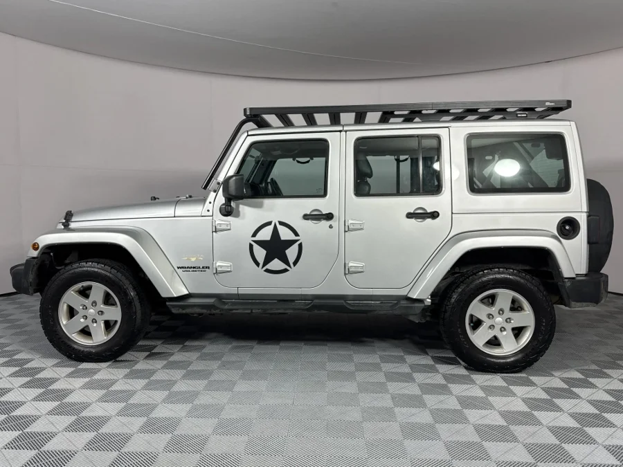 Used 2012 Jeep Wrangler Unlimited 3.8L Sahara - WeBuyCars Lansdowne
