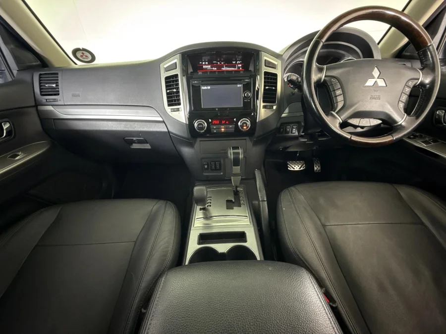 Used 2015 Mitsubishi Pajero 3-door 3.2DI-D GLS Pajero Legend Limited Edition 100 - WeBuyCars Riverhorse Used 2015 Mitsubishi Pajero 3-door 3.2DI-D GLS Pajero Legend Limited Edition 100 - WeBuyCars Riverhorse