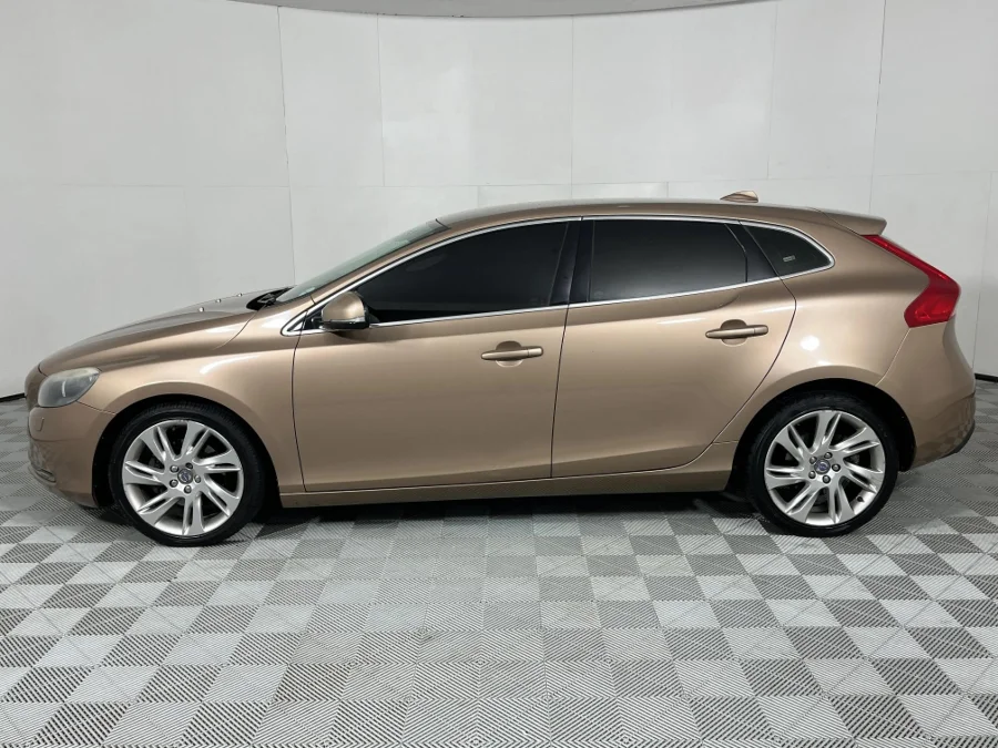 Used 2015 Volvo V40 T3 Essential - WeBuyCars Gqeberha