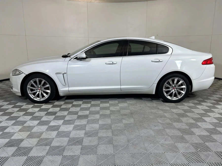 Used 2014 Jaguar XF 2.2D Luxury - WeBuyCars Midstream