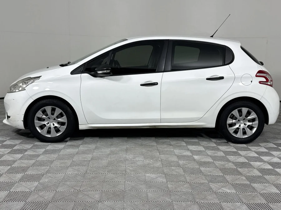 Used 2013 Peugeot 208 5-door 1.6 Allure - WeBuyCars Vereeniging Used 2013 Peugeot 208 5-door 1.6 Allure - WeBuyCars Vereeniging