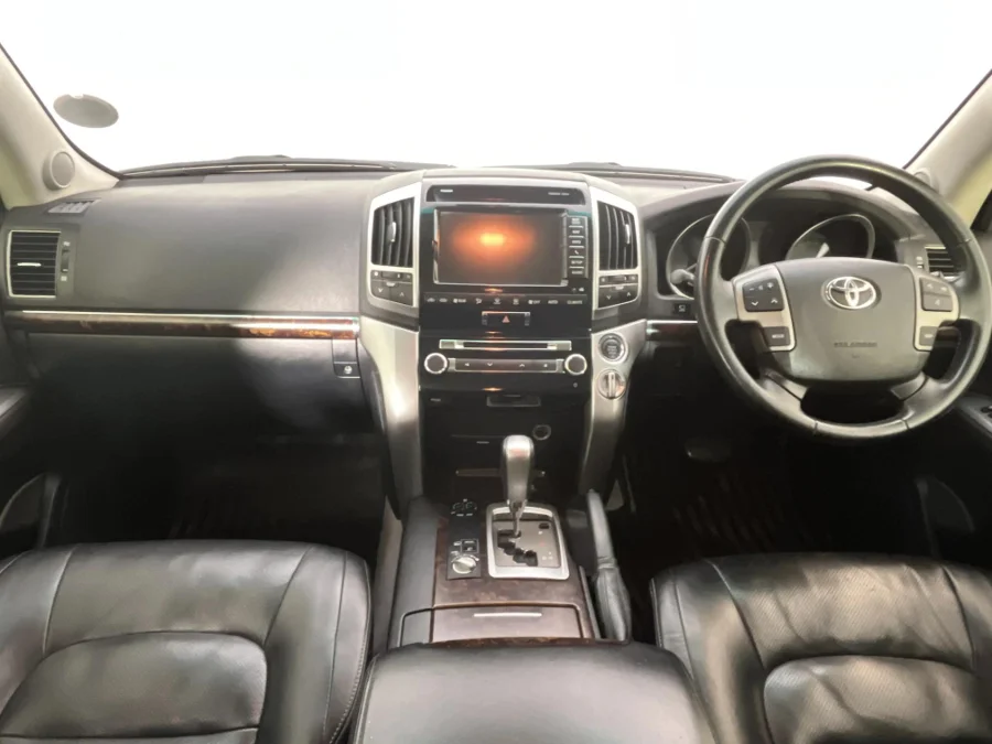 Used 2013 Toyota Land Cruiser 200 4.5D-4D V8 VX - WeBuyCars Germiston Used 2013 Toyota Land Cruiser 200 4.5D-4D V8 VX - WeBuyCars Germiston