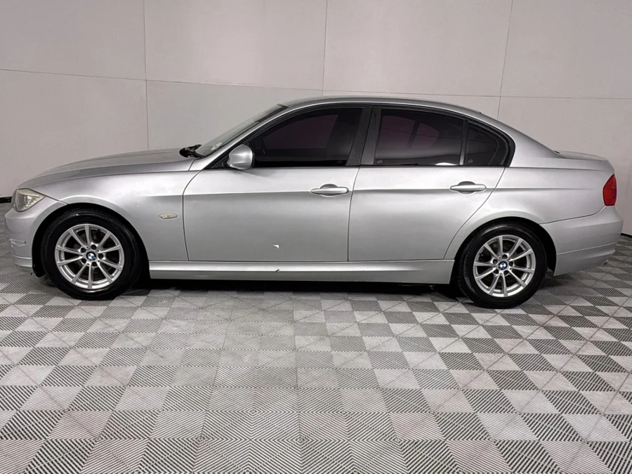 Used 2011 BMW 3 Series 320i Exclusive - WeBuycars East London Used 2011 BMW 3 Series 320i Exclusive - WeBuycars East London