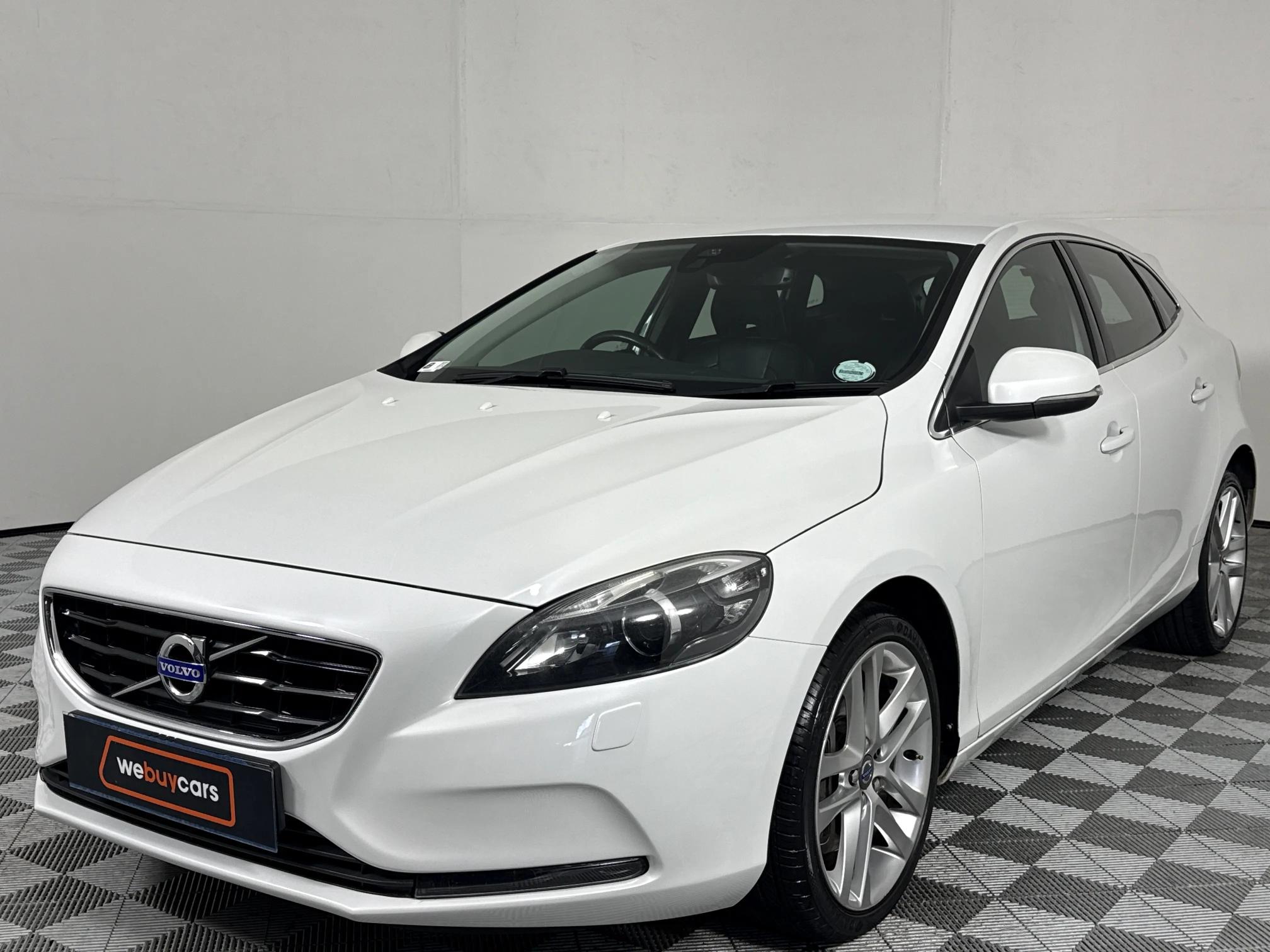 Used 2015 Volvo V40 T3 Momentum auto