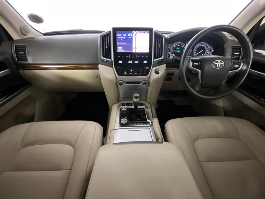 Used 2017 Toyota Land Cruiser 200 4.5D-4D V8 VX-R - WeBuyCars Silverlakes Used 2017 Toyota Land Cruiser 200 4.5D-4D V8 VX-R - WeBuyCars Silverlakes