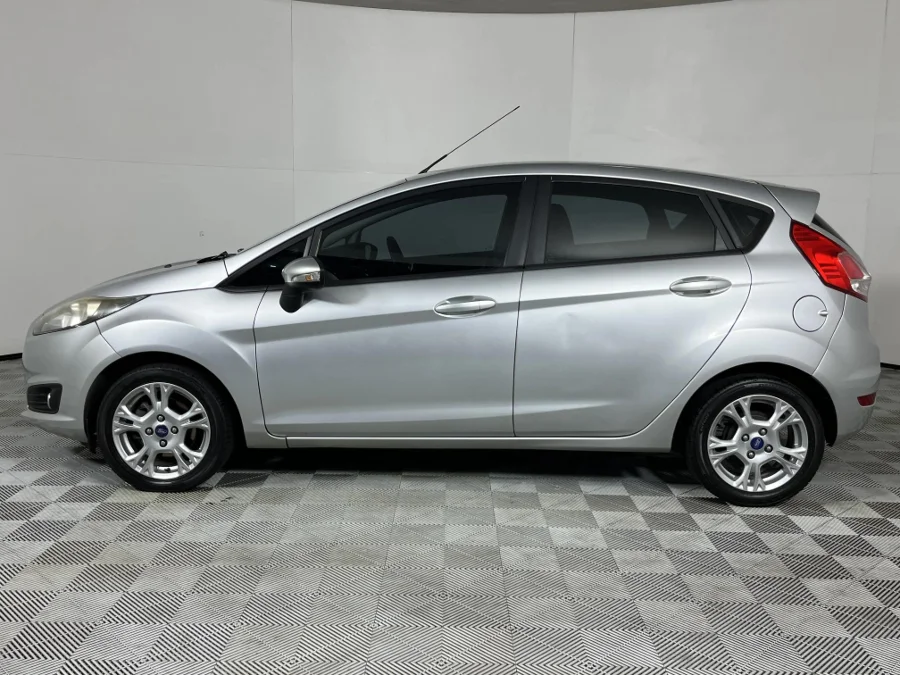 Used 2015 Ford Fiesta 5-door 1.0T Trend auto - WeBuyCars Riverhorse
