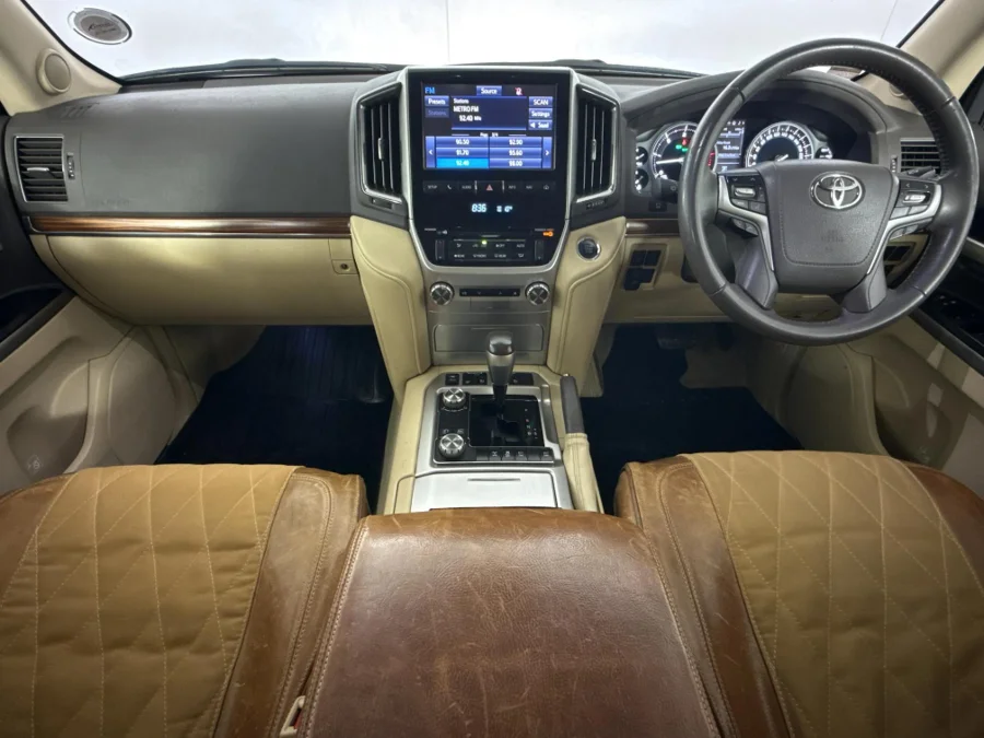 Used 2017 Toyota Land Cruiser 200 4.5D-4D V8 VX-R - WeBuyCars Silverlakes Used 2017 Toyota Land Cruiser 200 4.5D-4D V8 VX-R - WeBuyCars Silverlakes