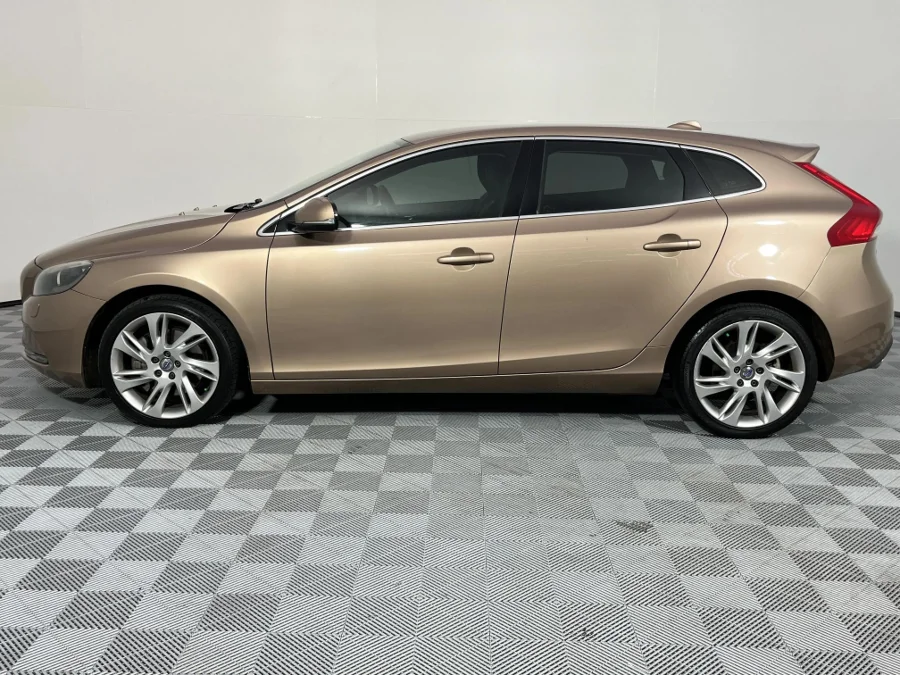 Used 2014 Volvo V40 D3 Excel - WeBuyCars Germiston Used 2014 Volvo V40 D3 Excel - WeBuyCars Germiston