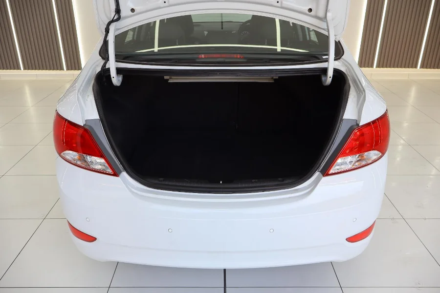 Used 2018 Hyundai Accent sedan 1.6 Fluid - Golden Era Motors Used 2018 Hyundai Accent sedan 1.6 Fluid - Golden Era Motors