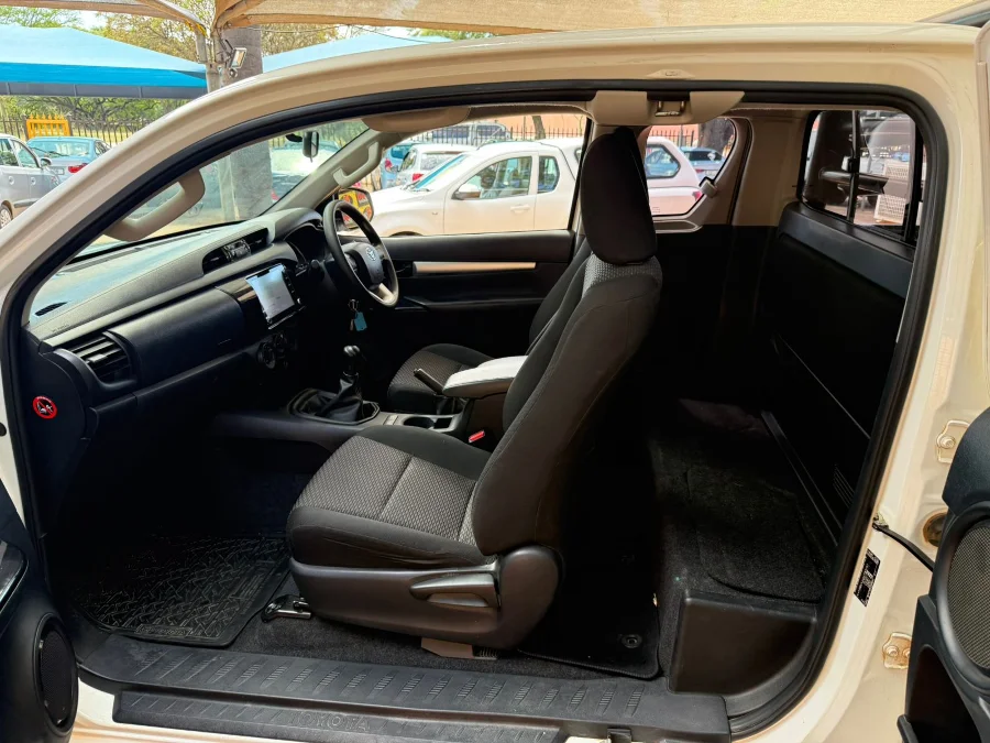 Used 2019 Toyota Hilux 2.4GD-6 Xtra cab SRX - Du Toit Motors Used 2019 Toyota Hilux 2.4GD-6 Xtra cab SRX - Du Toit Motors