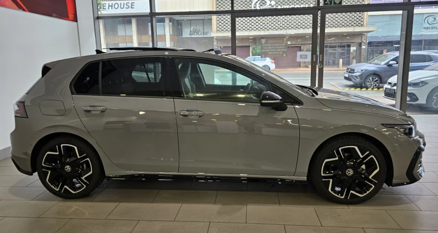New 2026 Volkswagen Golf 1.4TSI R-Line Plus - VW Braamfontein New New 2026 Volkswagen Golf 1.4TSI R-Line Plus - VW Braamfontein New