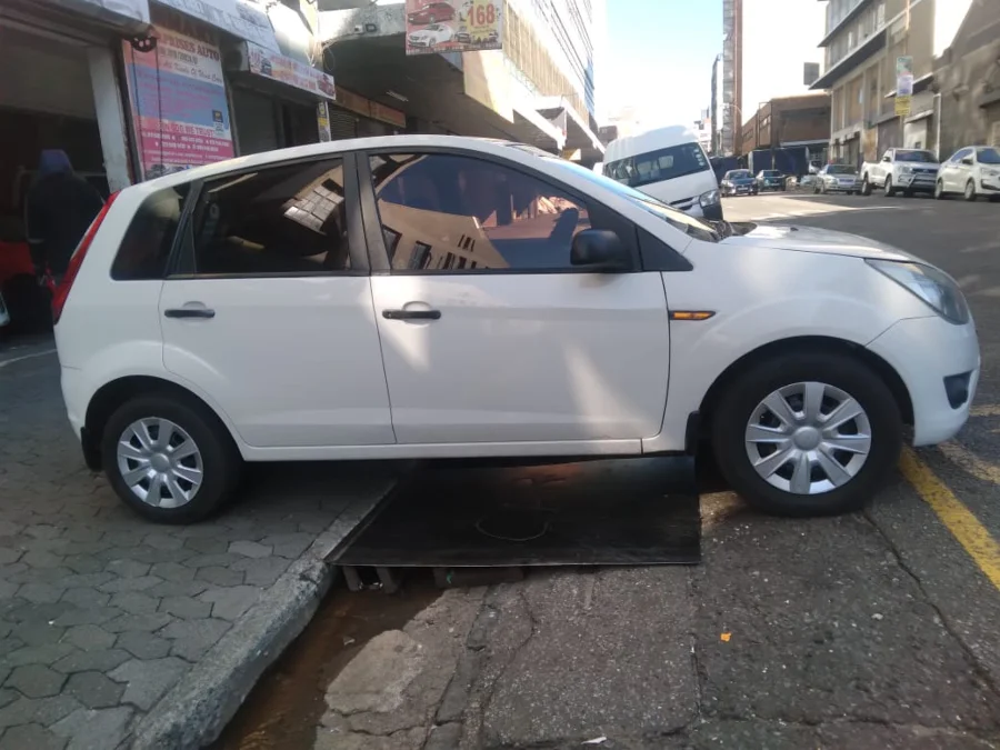 Used 2013 Ford Figo 1.4 Ambiente - Carmart Auto Dealer Used 2013 Ford Figo 1.4 Ambiente - Carmart Auto Dealer