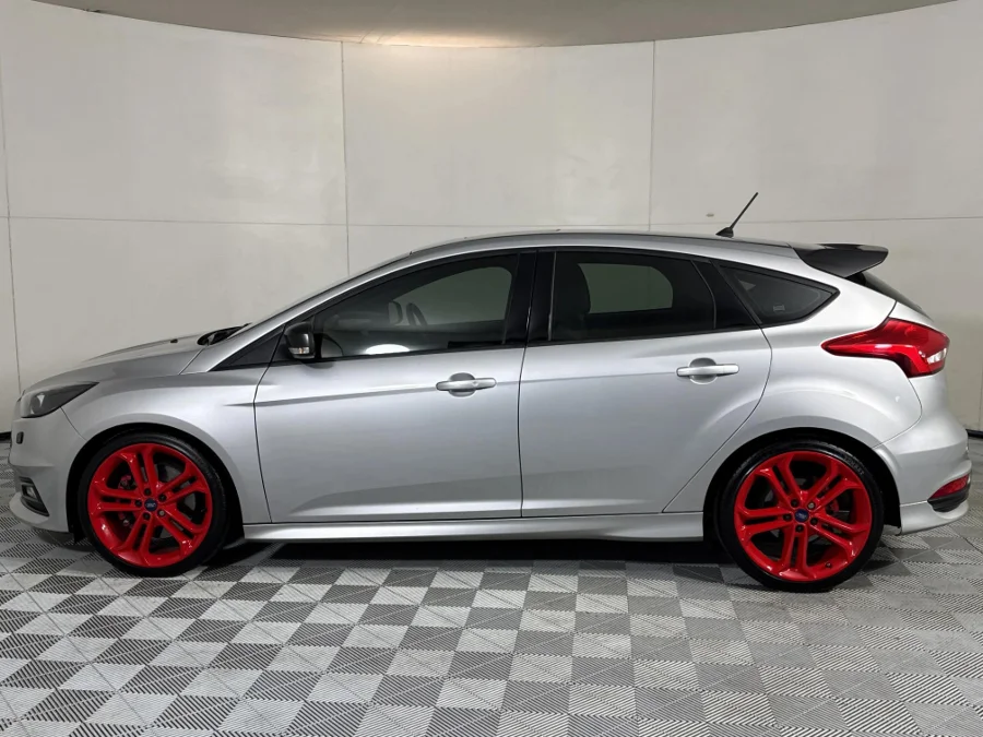 Used 2017 Ford Focus ST 3 - WeBuyCars Midstream Used 2017 Ford Focus ST 3 - WeBuyCars Midstream