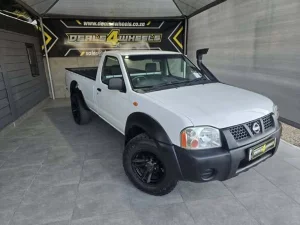 Used 2015 Nissan NP300 Hardbody 2.4 4x4 mid