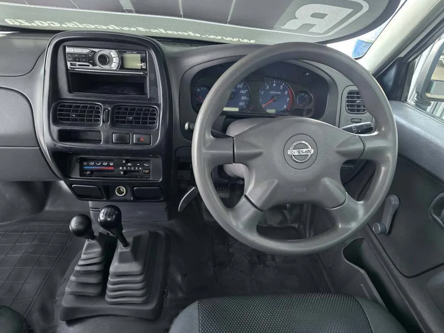 Used 2015 Nissan NP300 Hardbody 2.4 4x4 mid - Deals 4 Wheels
