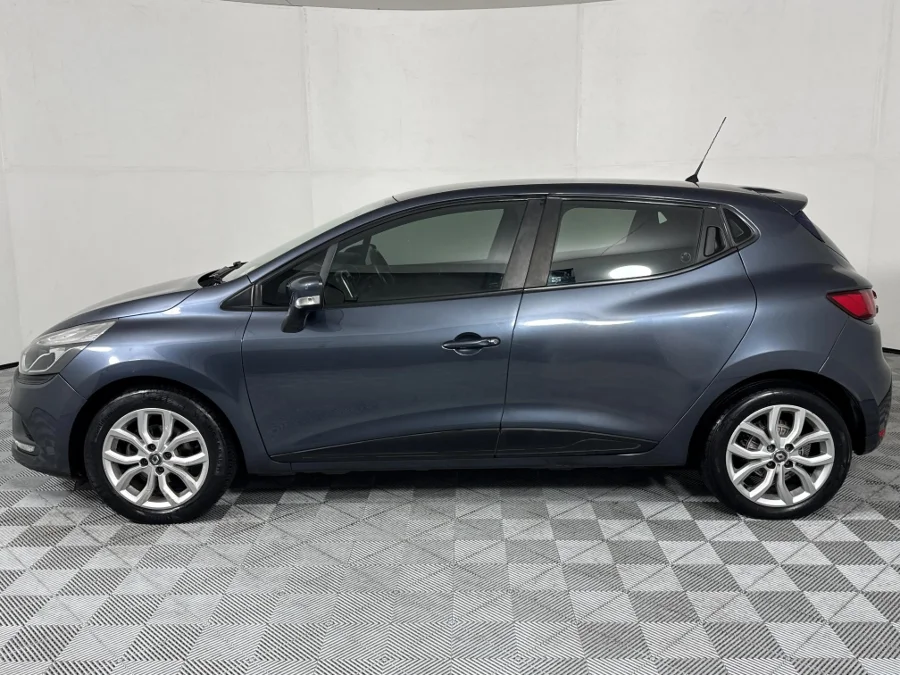 Used 2017 Renault Clio 88kW turbo Expression auto - WeBuyCars The Dome Used 2017 Renault Clio 88kW turbo Expression auto - WeBuyCars The Dome