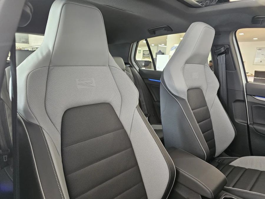 New 2026 Volkswagen Golf 1.4TSI R-Line Plus - VW Braamfontein New New 2026 Volkswagen Golf 1.4TSI R-Line Plus - VW Braamfontein New