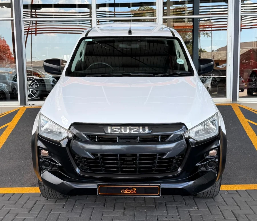 Used 2023 Isuzu D-Max 1.9TD double cab L manual - Driverite Northcliff Used 2023 Isuzu D-Max 1.9TD double cab L manual - Driverite Northcliff