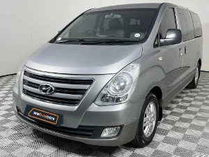 Used 2016 Hyundai H-1 2.5VGTi bus Elite 9-seater Used 2016 Hyundai H-1 2.5VGTi bus Elite 9-seater