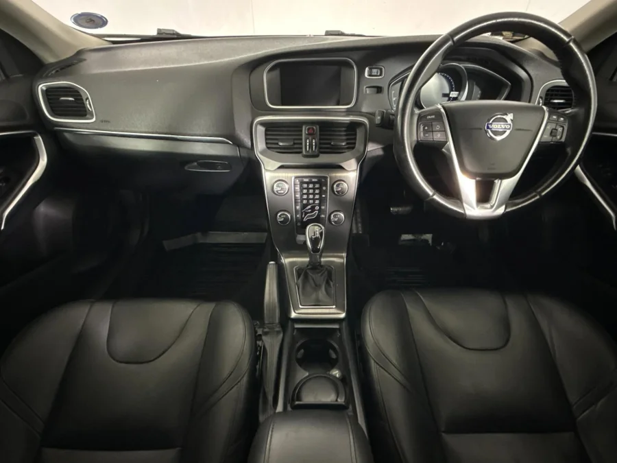 Used 2015 Volvo V40 D3 Excel - WeBuyCars Silverlakes