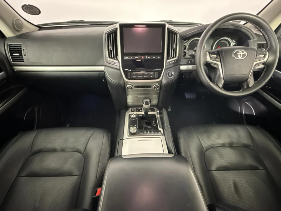 Used 2017 Toyota Land Cruiser 200 4.5D-4D V8 VX-R - WeBuyCars Lansdowne